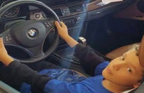 11-ТЭЙ ХҮҮ НАЙЗЫГАА ЦӨМӨРСӨН НУУРААС ТАТАЖ ГАРГААД ӨӨРӨӨ АМИА АЛДЖЭЭ