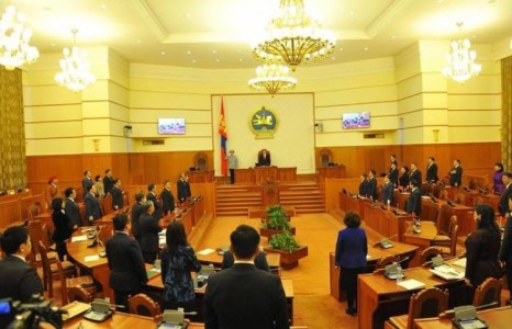 Хариуцлагагүй гишүүдийг “хазаарлах” намрын чуулган дөхлөө