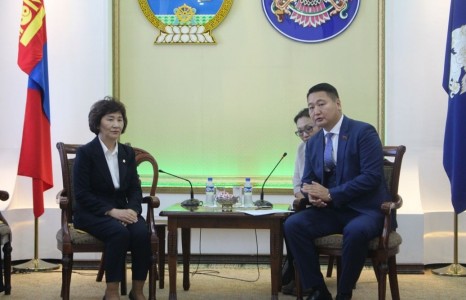 СӨҮЛ ХОТЫН ЖУНГРУ ДҮҮРГИЙН ИТХ-ЫН ДАРГА, ТӨЛӨӨЛӨГЧДИЙГ ХҮЛЭЭН АВЧ УУЛЗЛАА