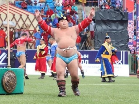 News paparazzi: Э.Оюунболд аварга шүүх хуралд ИРЭЭГҮЙ байна