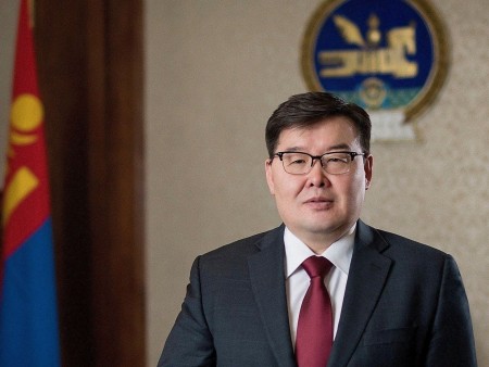 News paparazzi: УИХ-ын гишүүн Г.Занданшатар ганцаараа тангаргийн үгийг цээжээр уншлаа