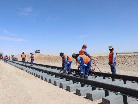 News paparazzi: Тавантолгой-Зүүнбаян чиглэлийн эхний 43.5 километр төмөр замыг барьж дуусгажээ