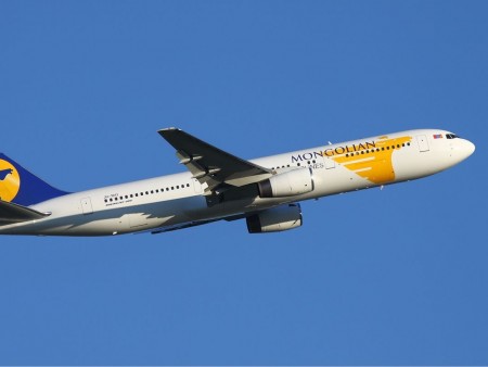 News paparazzi: Даваа гарагт тусгай үүргийн онгоцоор ирэх иргэдийн анхааралд