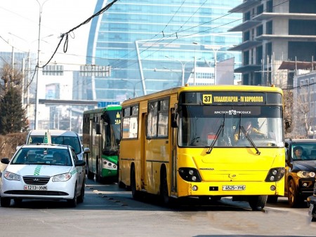 News paparazzi: ​Ямар шалгуураар автобусны жолооч болсон нь үл мэдэгдэх хѳѳрүү бацаанууд ѳѳрийнх нь унаанд дайгдаж яваа мэт араншинтай!