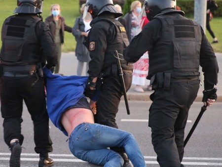 News paparazzi: Александр Лукашенкогийн тангараг өргөх ёслолыг эсэргүүцэн жагсжээ