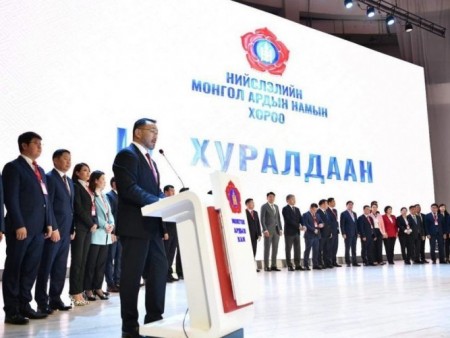News Paparazzi:НИТХ: МАН худ ураг, хуурай ах дүү, туслах, зөвлөхүүдээ НЭР ДЭВШҮҮЛЭВ