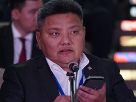 News paparazzi:  Дундговь аймгийн ИТХ-ын дарга С.Сүхбаатар согтуудаа цагдаа нарыг зодож танхайрсан уу
