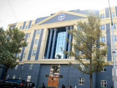 News paparazzi: Анхаар: 9 настай охин хойд аавдаа зодуулж нас баржээ