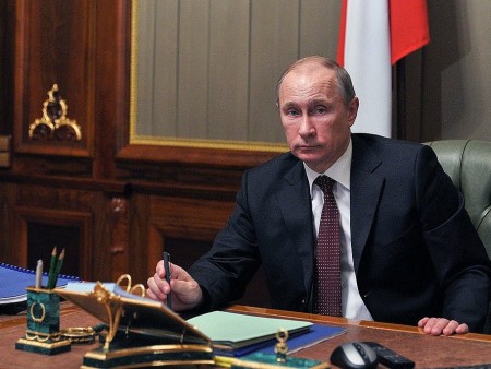 News paparazzi: В.Путин коронавирусийн эсрэг вакцин хийлгэхээр төлөвлөж байна