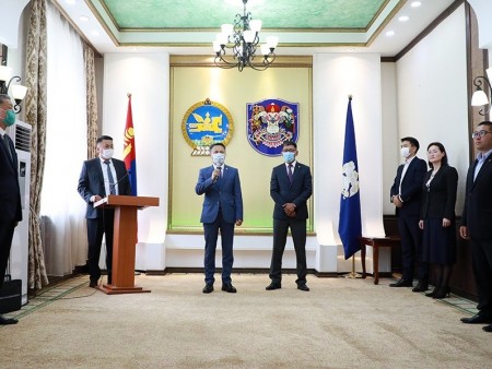 News paparazzi: Иргэдийн төлөөлөгчдийн хурал бол УИХ-ын гишүүн болоогүй хүмүүсийн буцахдаа залардаг зөөлөн суудал биш