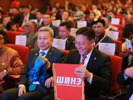 News paparazzi: ​Урвагчид дахиад л АН-аас урваж эхлэв үү