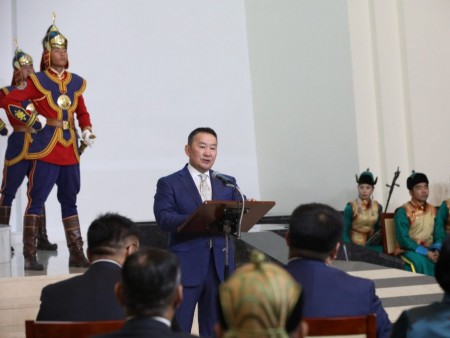 News Paparazzi:УИХ-ын 30 орчим гишүүдийг Төрийн одон, медальд тодорхойлжээ