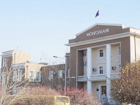 News paparazzi: БАРИМТ: Валютын ханшаа тогтоож чаддаггүй Монголбанк, хуулиар зөвшөөрөөгүй гүйлгээ хийж, тансагласан уу
