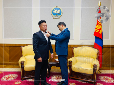 PHOTO PAPARAZZI: Оддын үсчин Н.Алтаншагай 