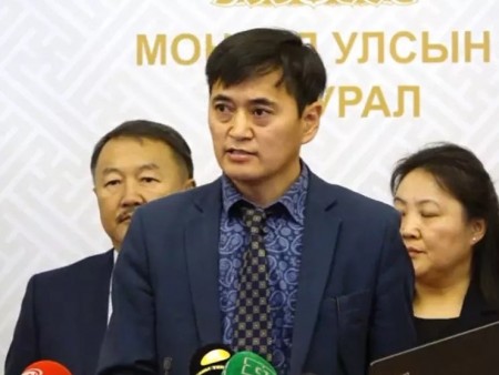 News paparazzi: ​Зургаан хөлтэй ямаа цацраг идэвхт бодисын хордлогод өртөөгүй гэв