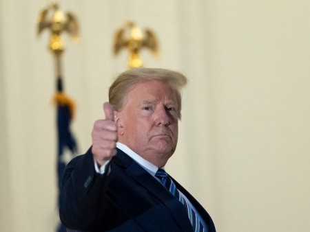 News paparazzi: Дональд Трамп коронавирусийн халдвар авснаа “бурхны адислал” гэжээ