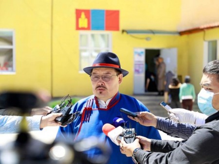 News paparazzi: Г.Занданшатар: Залуучууддаа дээлээ өмсөж ирээд саналаа өгөхийг уриалж байна