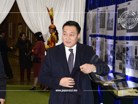 PHOTO PAPARAZZI : МАН-ыг дахин 