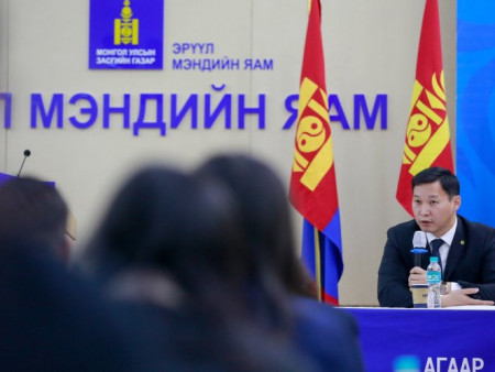 News Paparazzi: Хүчит шонхор”, “Миркури” захын өв залгамжлагч Т.Мөнхсайхан сайд