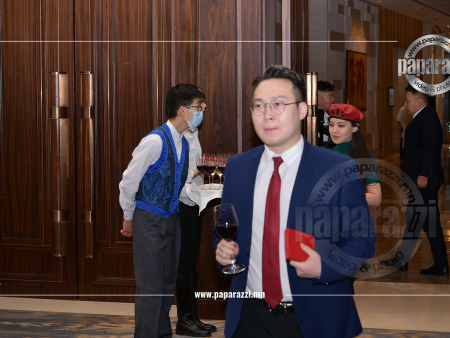 PHOTO PAPARAZZI :  АНУ-ын Ерөнхийлөгч Доналд Трампын ивээлд багтсан хөтлөгч залуу