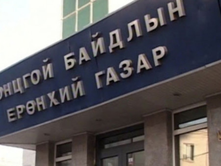 News paparazzi : Гэр бүлийн хүчирхийлэл үйлдэгдэж байсан айлын хаалгыг ОБЕГ-ын ажилчид нээжээ