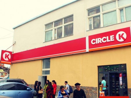 News Paparazzi:БАРИМТ: Circle K-ийн хогийн саванд хүүхдээ хаясан Н нярайг суултуурын усанд урсгах гэж оролджээ
