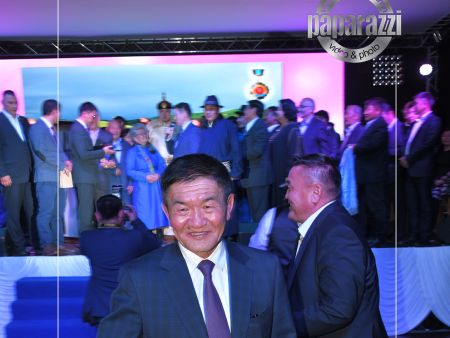 PHOTO PAPARAZZI : Ерөнхий сайдын зөвлөх нэлээд халсан харагдана