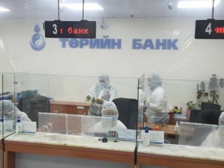 News Paparazzi : Хаан, Хас, Төрийн банкууд халдвар хамгааллын өндөр дэглэмийн дор ажиллаж эхлэв