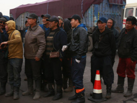News Paparazzi :  Нүүрс тээврийн жолооч нарын нөхцөл хүндэрч УОК-ын шийдвэрийг хүлээж байна