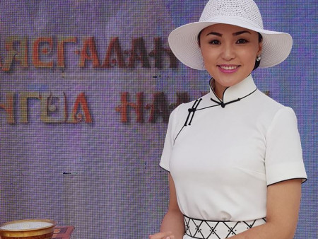 News Paparazzi : Өглөөний хөтлөгч Г.Гэрэлээ  МҮОНРТ-ийн ерөнхий захирлын сонгон шалгаруулалтад оролцох хүсэлт ээ өгчээ