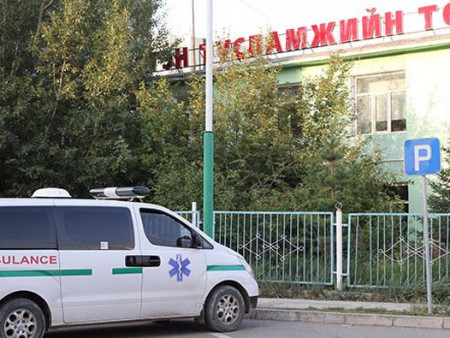 ШУУРХАЙ : Коронавирусийн халдвараар ХӨСҮТ-д эмчлэгдэж байсан эмэгтэй амаржиж хүүтэй болжээ