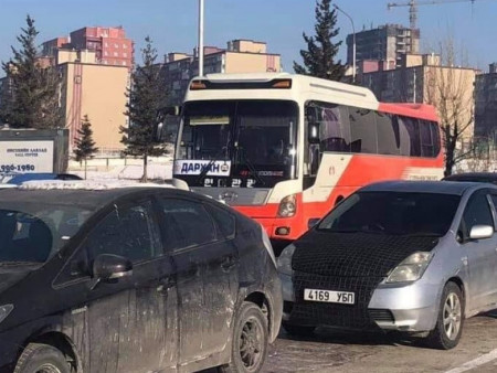 News Paparazzi :Засаг дарга Б.Азжаргал уурхайд ажилладаг Дарханы иргэдээ авахаар тусгай автобус гаргажээ