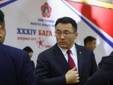 News Paparazzi : Д.Сумъяабазар: Хувийн мөнгөөрөө үүдэндээ халуун хэмжигч авч тавьсан
