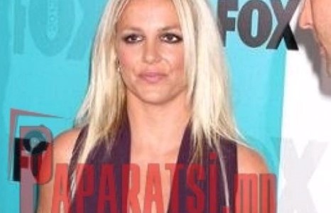 Бритни Спирс хумсаа махыг нь гартал авчихжээ