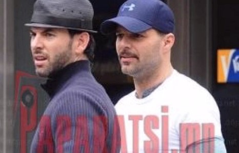 Рики Мартин эхнэрийн хамт зугаалав 