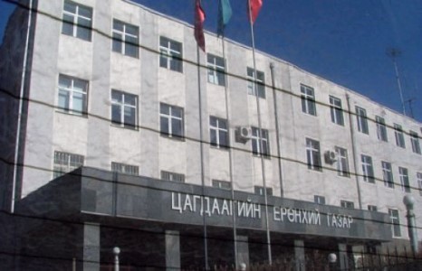 15 настай охиний хойлойг хэрчин зугтаасан алуурчин одоо болтол олдоогүй байна.