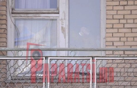 Н.Энхбаяр намын гишүүд дэмжигчидтэйгээ эмнэлгийн цонхоор мэндчиллээ