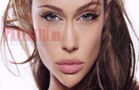 Анжелина Жоли хар тамхчин байжээ