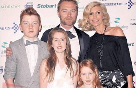 Ронан Китинг нууц амрагаасаа болж гэр бүлээ алдаж байна