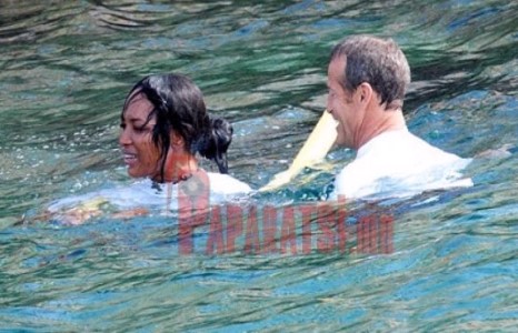 Наоми Кэмпбелл Ибицагийн наран шарлагын газарт...