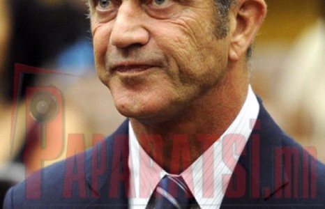 Мел Гибсоны 93 настай эцэг нь эхнэрээсээ сална