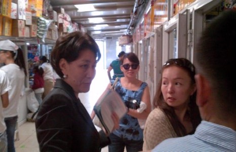 ИЗНН-ынхан иргэдийнхээ дунд ажилласаар байна