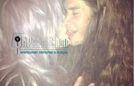 КЕЛЛИ ОСБОРН БА ТҮҮНИЙ НАЙЗ СЭГСГЭР ҮСТ НАЙЗ ЗАЛУУ