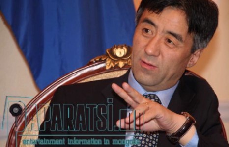 Г.Мөнхбаяр дуугаа хурааж, харин бусад нь дарцаглаж байна