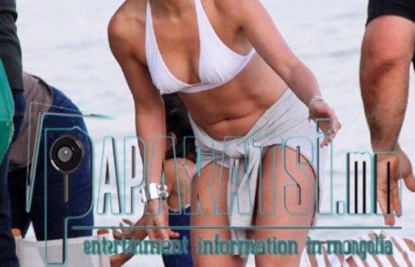 Женнифер Лопес бойфрендтэйгээ Риод тарвалзаж байна