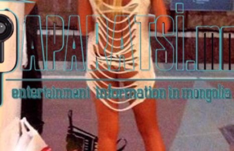 Хагас нүцгэн бүсгүй метронд...