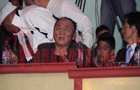 МӨНХБАТ АВАРГА ЯАГААД УЙЛЧИХАВ АА?