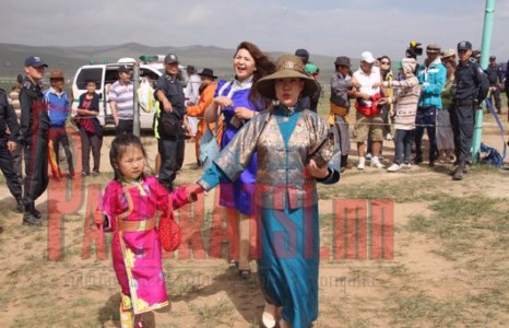 ДУУЧИН ЭРДЭНЭТУНГАЛАГ БУЦААД ТАРГАЛАА ЮУ ДАА?