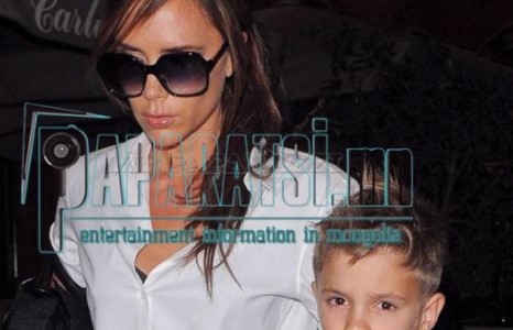 ВИКТОРИА БЭКХЭМ ЛОНДОНГИЙН ОЛИМПИЙН НЭЭЛТЭНД ОРОЛЦОХООР ЭРГЭН ИРЛЭЭ