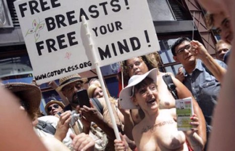 Нүцгэн хөхийг чөлөөл!